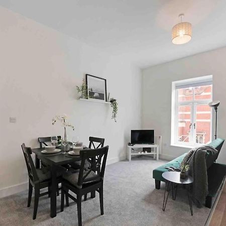 Town Center Apartment In Bishops Stortford Birchanger Bagian luar foto