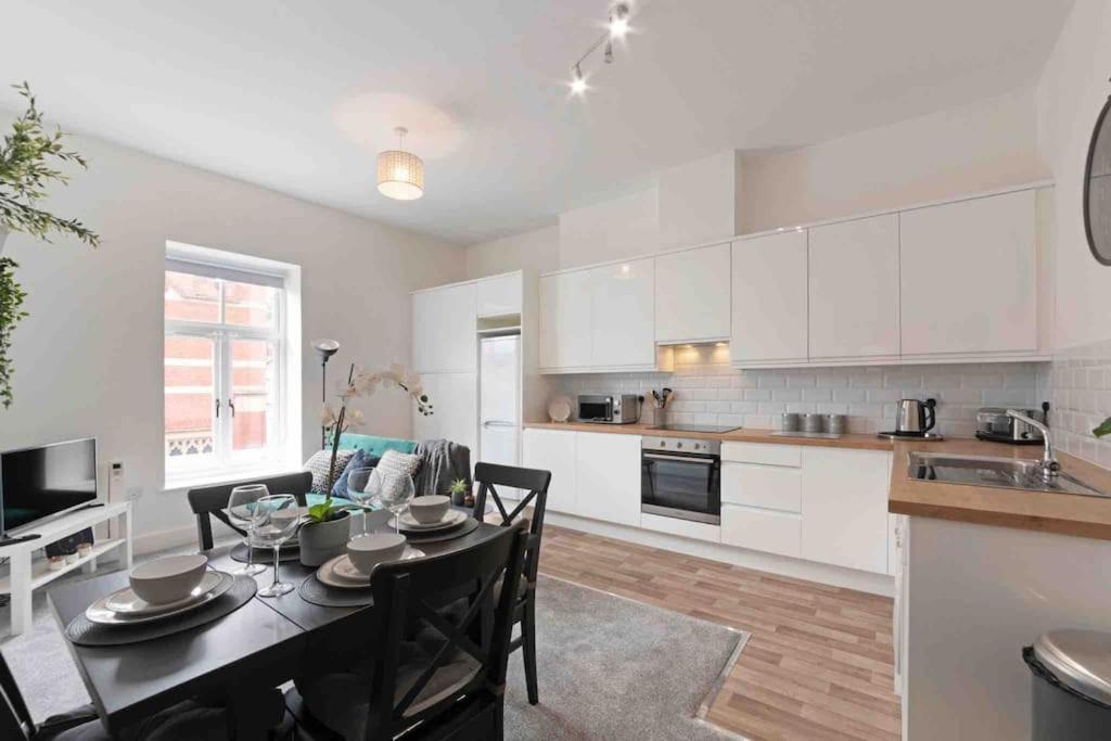 Town Center Apartment In Bishops Stortford Birchanger Bagian luar foto