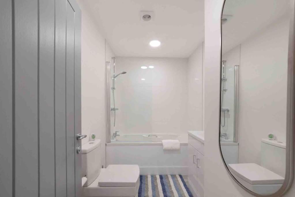 Town Center Apartment In Bishops Stortford Birchanger Bagian luar foto